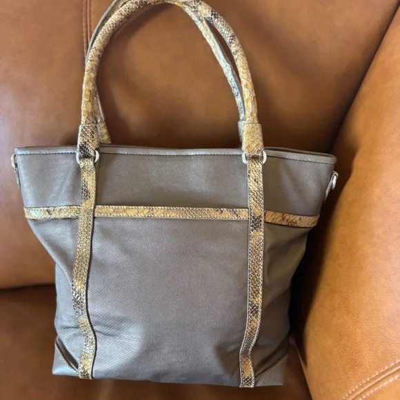 Brighton "Pretty Tough Reed" tote bag in a silver or zinc pearl - Picture 4 of 16